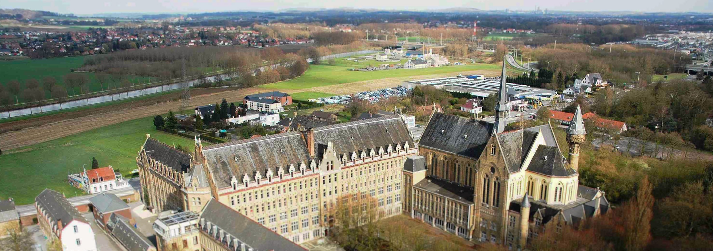Institut Saint-Luc Tournai Belgique école artistique gratuite dès 12 ans