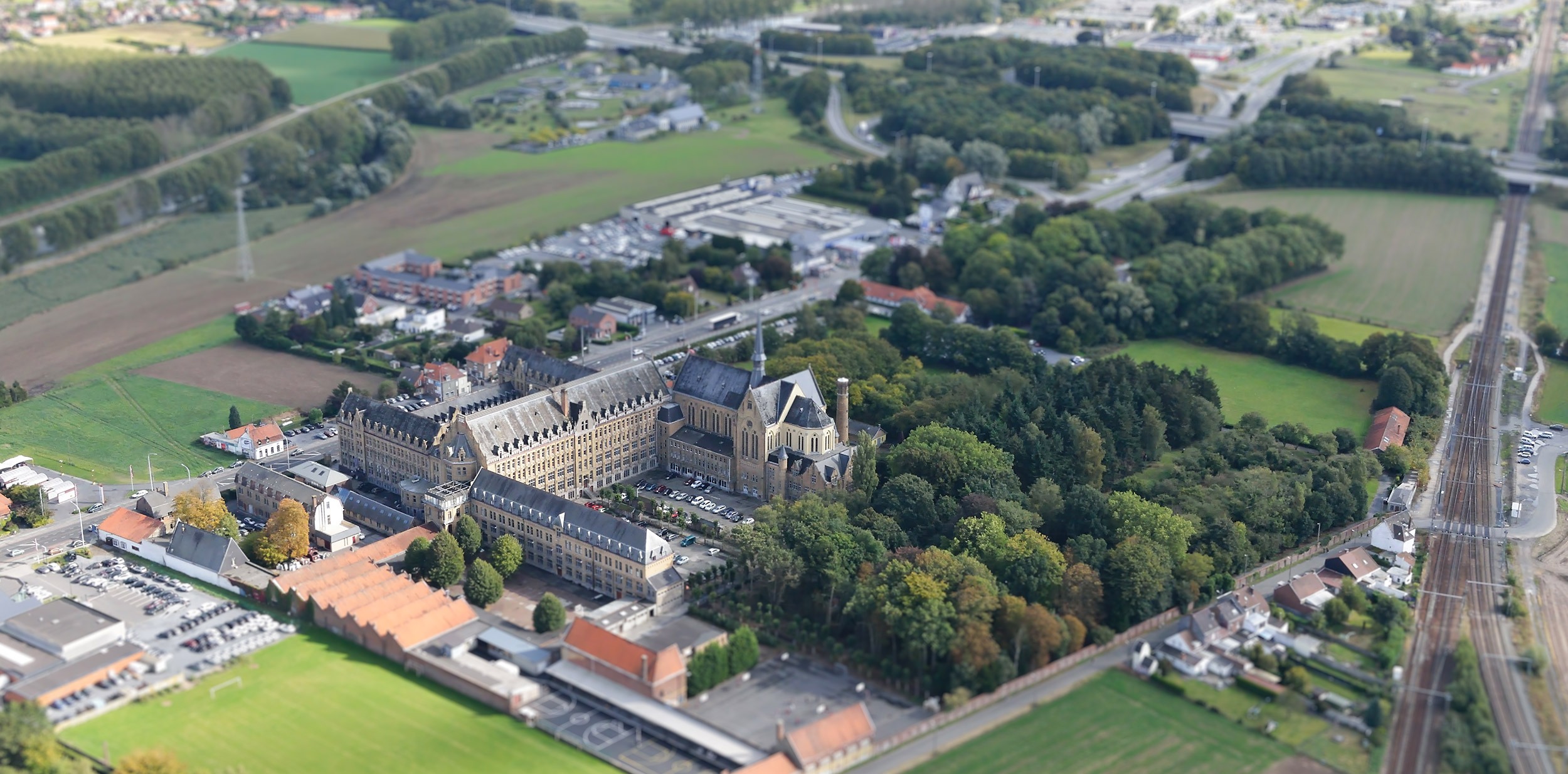 Institut Saint-Luc Tournai Belgique école artistique gratuite dès 12 ans